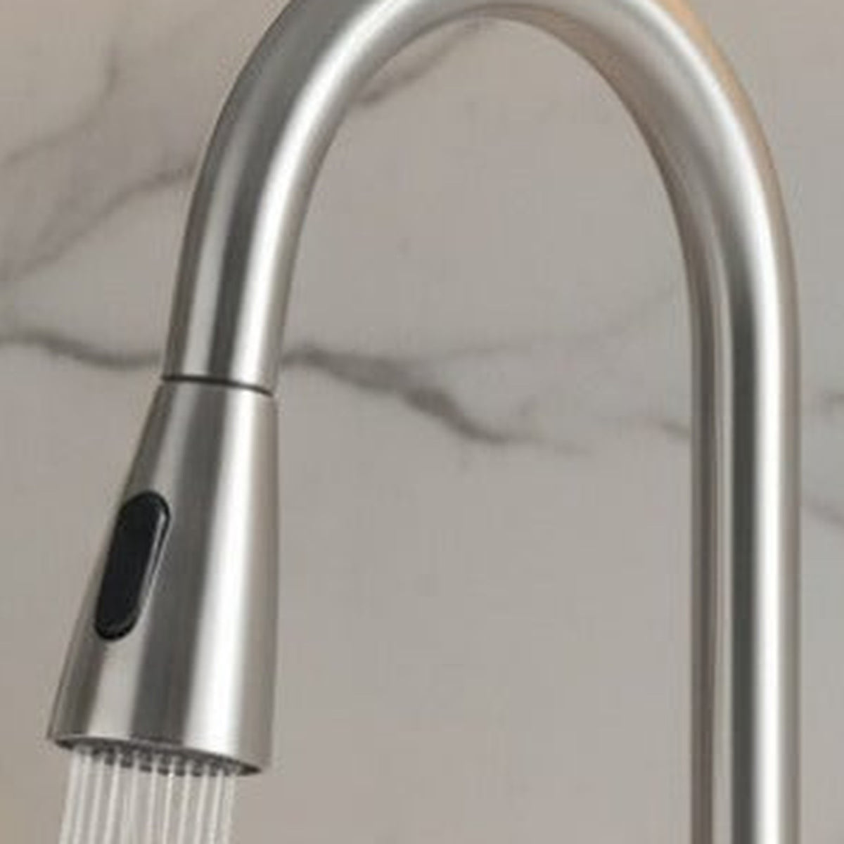 Grifo de cocina extraible en acabado plateado de acero inoxidable
